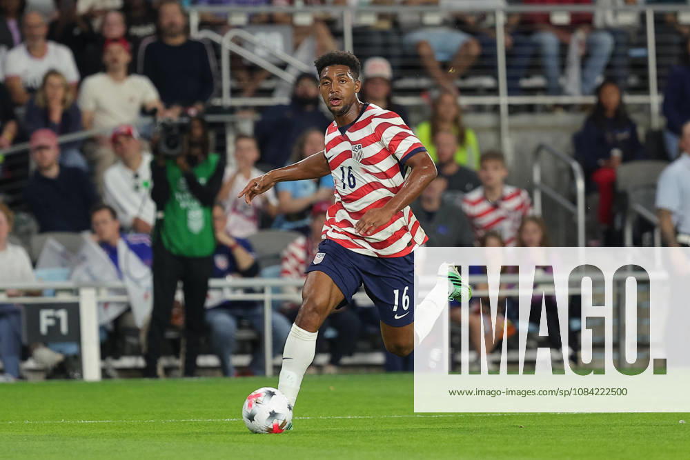 SAINT PAUL, MN - OCTOBER 06: United States Alex Freeman (16) runs with the ball during the first half of the mens friendly match between the U.S. national team, Nationalteam and Canadas national team on October 6th, 2026, at Allianz Field in Saint Paul, MN. (Photo by Bailey Hillesheim Icon Sportswire) SOCCER: OCT 06 USA vs Canada Icon20261006005