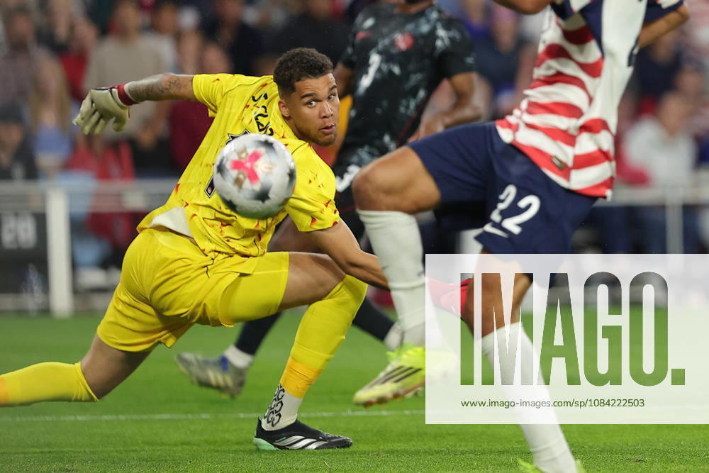 SAINT PAUL, MN - OCTOBER 06: Canada goalkeeper Dayne St. Clair (1) looks on as United States Justin Ellis (22) scores during the first half of the mens friendly match between the U.S. national team, Nationalteam and Canadas national team on October 6th, 2026, at Allianz Field in Saint Paul, MN. (Photo by Bailey Hillesheim Icon Sportswire) SOCCER: OCT 06 USA vs Canada Icon20261006008