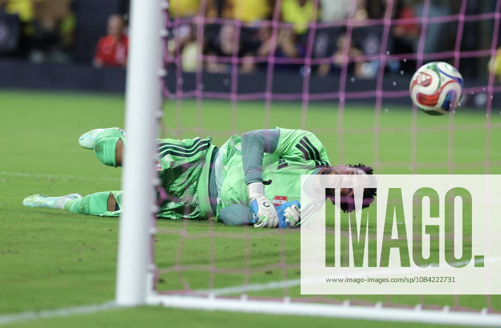 International soccer friendly - Colombia vs. Peru Peru goalkeeper Pedro Gallese in action during the international soccer friendly between Colombia and Peru at Nu Stadium in Miami, Florida, USA, 06 October 2026. MIAMI FLORIDA United States