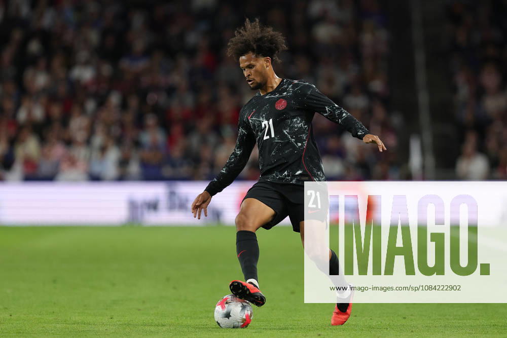 SAINT PAUL, MN - OCTOBER 06: Canadas Jonathan Osorio (21) dribbles during the second half of the mens friendly match between the U.S. national team, Nationalteam and Canadas national team on October 6th, 2026, at Allianz Field in Saint Paul, MN. (Photo by Bailey Hillesheim Icon Sportswire) SOCCER: OCT 06 USA vs Canada Icon20261006023