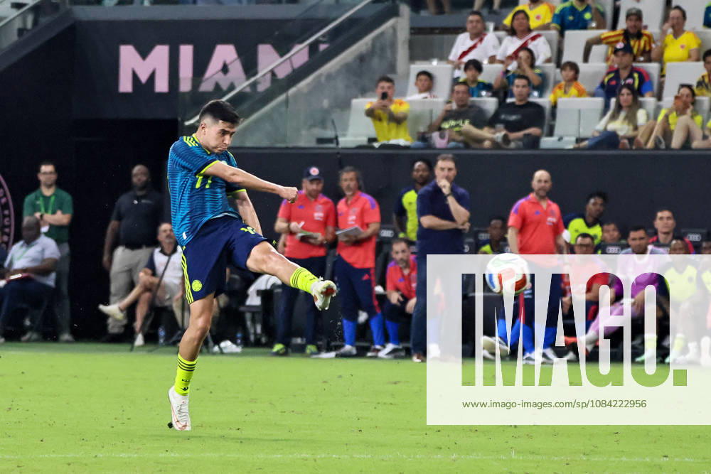 MIAMI, FL - OCTOBER 06: Samuel Velasquez 17 of Colombia shoots on goal during an International Friendly, Länderspiel, Nationalmannschaft soccer match between Colombia and Peru at NU Stadium on October 06, 2026 in Miami, Florida.(Photo by Chris Arjoon Icon Sportswire) SOCCER: OCT 06 Colombia vs Peru Icon2610060000007