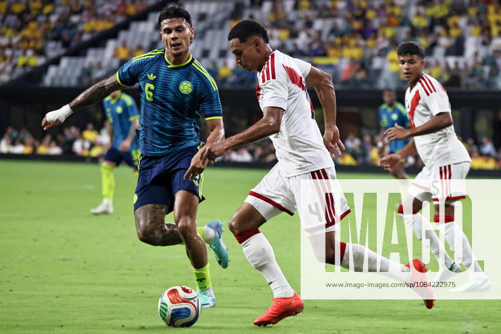 MIAMI, FL - OCTOBER 06: Richard Rios 6 of Colombia and Marcos Lopez 4 of Peru battle for a ball during an International Friendly, Länderspiel, Nationalmannschaft soccer match between Colombia and Peru at NU Stadium on October 06, 2026 in Miami, Florida.(Photo by Chris Arjoon Icon Sportswire) SOCCER: OCT 06 Colombia vs Peru Icon2610060000015