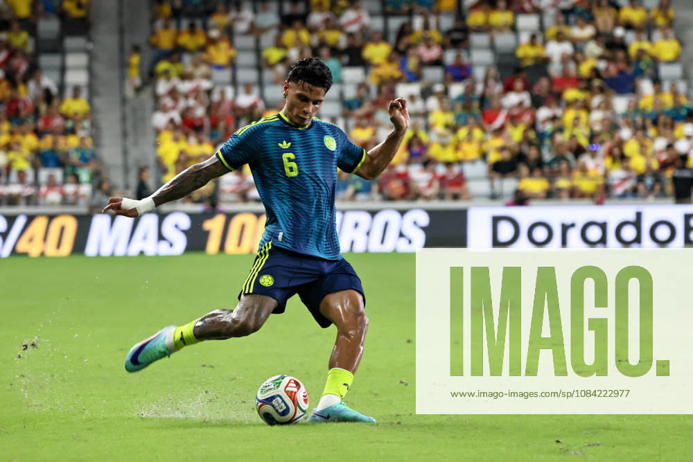 MIAMI, FL - OCTOBER 06: Richard Rios 6 of Colombia kicks a ball during an International Friendly, Länderspiel, Nationalmannschaft soccer match between Colombia and Peru at NU Stadium on October 06, 2026 in Miami, Florida.(Photo by Chris Arjoon Icon Sportswire) SOCCER: OCT 06 Colombia vs Peru Icon2610060000017