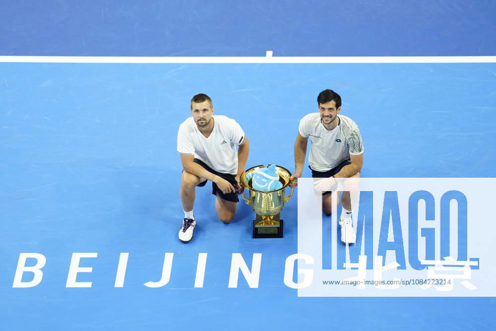 Julian Cash and Lloyd Glasspool of Great Britain pose with their winner s trophy during the medal ceremony after winning against Sander Arends and David Pel of Netherlands (not in view) during the Men s Doubles final match on day seven of China Open at the National Tennis Center. Julian Cash and Lloyd Glasspool won, Final Score: 6-3, 3-6, 10-6 Beijing China - ZUMAs197 20261006_aaa_s197_267