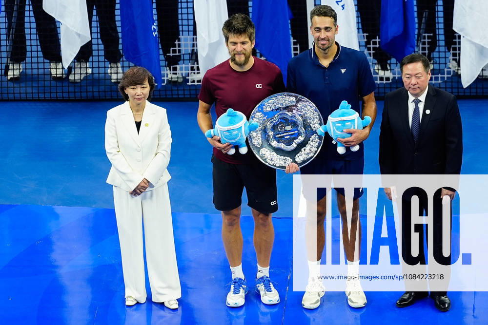 Runners-up Sander Arends and David Pel of Netherlands pose with the trophy during the medal ceremony after the Men s Doubles final match against Julian Cash and Lloyd Glasspool of Great Britain (not in view) on day seven of China Open at the National Tennis Center. Julian Cash and Lloyd Glasspool won, Final Score: 6-3, 3-6, 10-6 Beijing China - ZUMAs197 20261006_aaa_s197_270