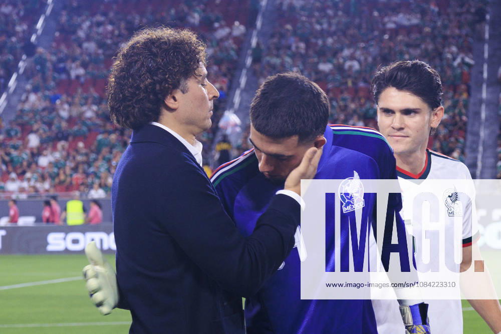 Guillermo Ochoa embraces starting goalkeeper, Alex Padilla 29 of Mexico prior to their International Friendly, Länderspiel, Nationalmannschaft match against Chile at the Los Angeles Memorial Coliseum on Tuesday October 6, 2026 in Los Angeles, California. ARIANA RUIZ PI Mexico Vs. Chile - ZUMAp124 20261006_zaa_p124_072