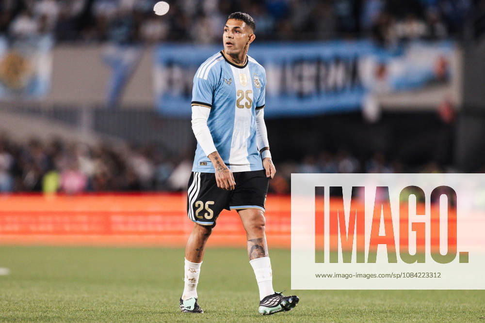 Argentina v Benin: International Friendly, Länderspiel, Nationalmannschaft BUENOS AIRES, ARGENTINA - OCTOBER 6: Facundo Medina 25 of Argentina in action during the International friendly match between Argentina and Benin at Monumental Stadium on October 6, 2026 in Buenos Aires, Argentina. (Photo by Guilherme Veiga PxImages) Buenos Aires Monumental Stadium BA Argentina
