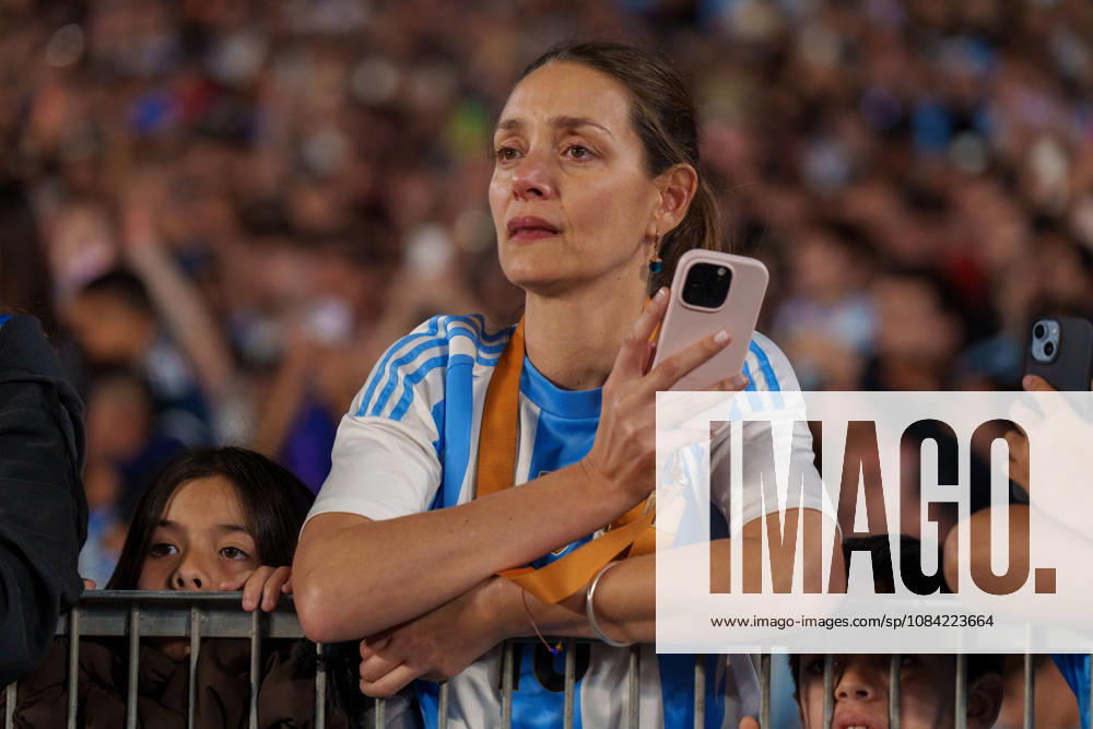 Benin v Argentina BUENOS AIRES, ARGENTINA - OCTOBER 6: An Argentina fan cries during a game between Benin and Argentina at Estadio Monumental on October 6, 2026 in Buenos Aires, Argentina Buenos Aires Estadio Monumental Argentina