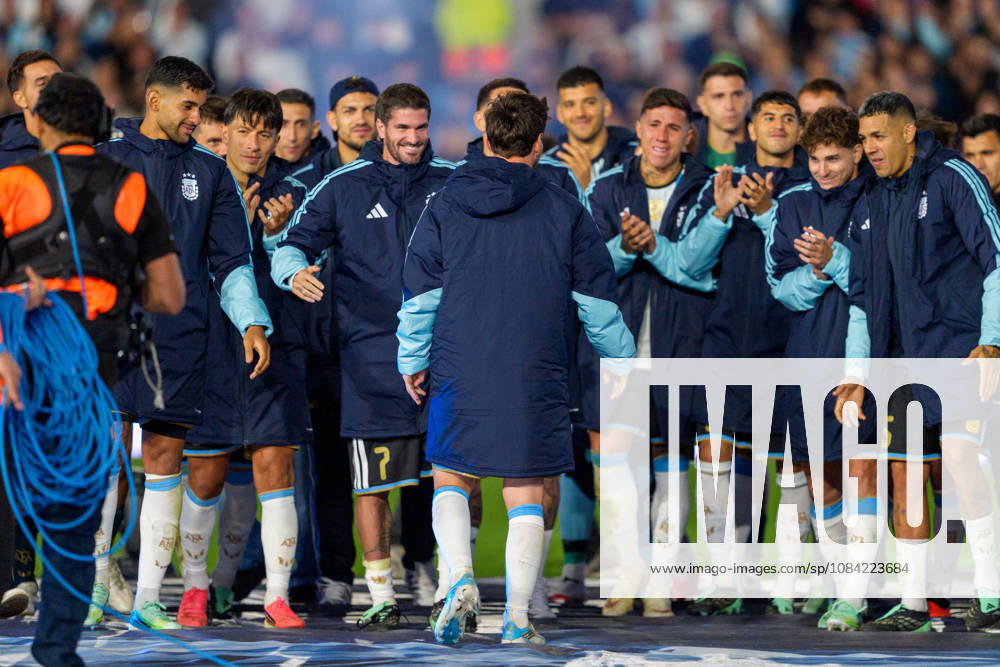 Benin v Argentina BUENOS AIRES, ARGENTINA - OCTOBER 6: Lionel Messi 10 of Argentina looks and walks towards the Argentina team after a game between Benin and Argentina at Estadio Monumental on October 6, 2026 in Buenos Aires, Argentina Buenos Aires Estadio Monumental Argentina