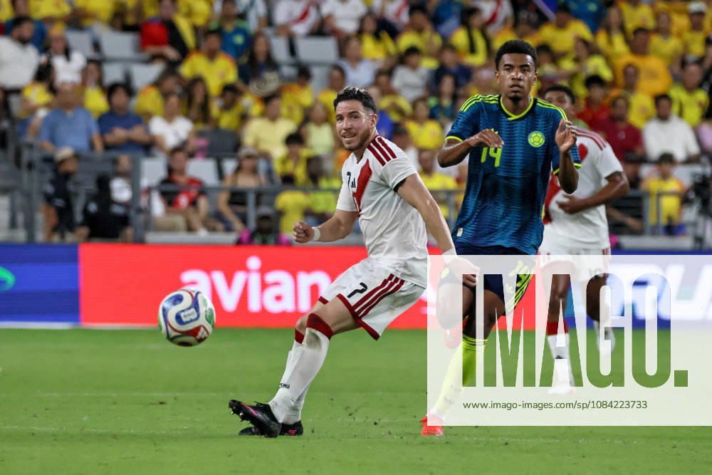 MIAMI, FL - OCTOBER 06: Jhon Solis 14 of Colombia and Adrian Ugarriza 7 of Peru battle for a ball during an International Friendly, Länderspiel, Nationalmannschaft soccer match between Colombia and Peru at NU Stadium on October 06, 2026 in Miami, Florida.(Photo by Chris Arjoon Icon Sportswire) SOCCER: OCT 06 Colombia vs Peru Icon2610060000029