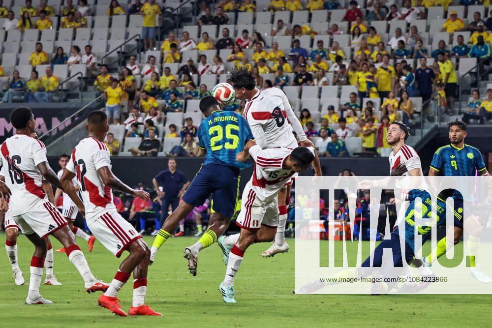 MIAMI, FL - OCTOBER 06: Erick Noriega 8, Renzo Garces 15 of Peru and Kevin Andrade 25 of Colombia battle for a ball during an International Friendly, Länderspiel, Nationalmannschaft soccer match between Colombia and Peru at NU Stadium on October 06, 2026 in Miami, Florida.(Photo by Chris Arjoon Icon Sportswire) SOCCER: OCT 06 Colombia vs Peru Icon2610060000049