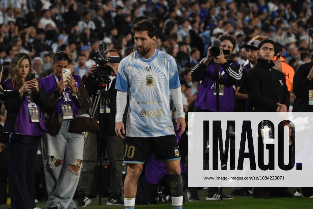 Messi Plays His Final Match with the Argentine National Team in Buenos Aires Soccer player Lionel Messi during warm-ups before the match between the national teams of Argentina and Benin on October 6, 2026, in Buenos Aires, Argentina. The match will be the last time Leo Messi wears the Albiceleste jersey after announcing his retirement from international soccer. OCTOBER 6, 2026 MESSI LAST MATCH ARGENTINA RETIREMENT ARGENTINE SOCCER STAR SOCCERBEST PLAYER Sebastián Buenos Aires, Argentina Buenos Aires, Argentina Spain