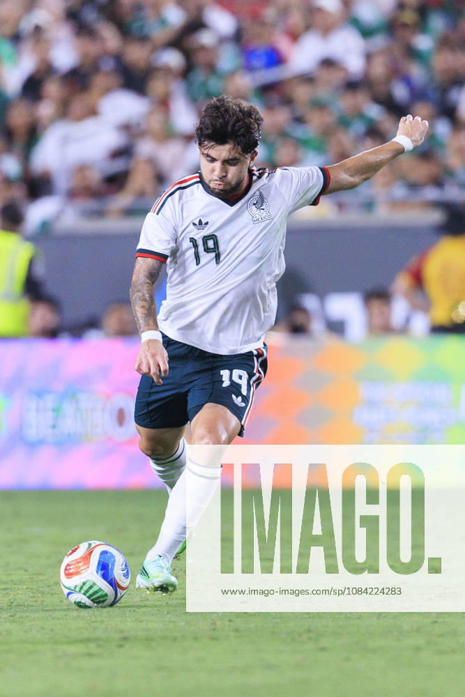 Denzell Garcia 19 of Mexico during an International Friendly, Länderspiel, Nationalmannschaft match against Chile at the Los Angeles Memorial Coliseum on Tuesday October 6, 2026 in Los Angeles, California. Mexico loses to Chile, 0-2. ARIANA RUIZ PI Los Angeles USA - ZUMAp124 20261006_zaa_p124_104