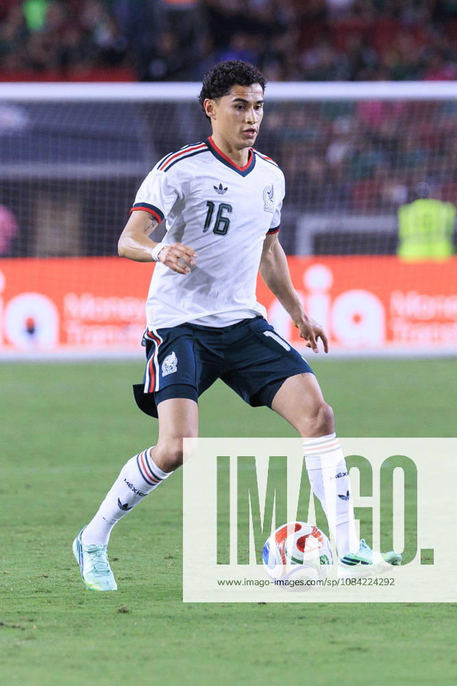 Jeremy Marquez 16 of Mexico during an International Friendly, Länderspiel, Nationalmannschaft match against Chile at the Los Angeles Memorial Coliseum on Tuesday October 6, 2026 in Los Angeles, California. Mexico loses to Chile, 0-2. ARIANA RUIZ PI Mexico Vs. Chile - ZUMAp124 20261006_zaa_p124_098