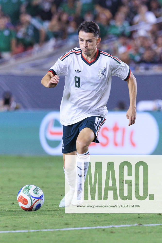 Alvaro Fidalgo 8 of Mexico during an International Friendly, Länderspiel, Nationalmannschaft match against Chile at the Los Angeles Memorial Coliseum on Tuesday October 6, 2026 in Los Angeles, California. Mexico loses to Chile, 0-2. ARIANA RUIZ PI Mexico Vs. Chile - ZUMAp124 20261006_zaa_p124_102