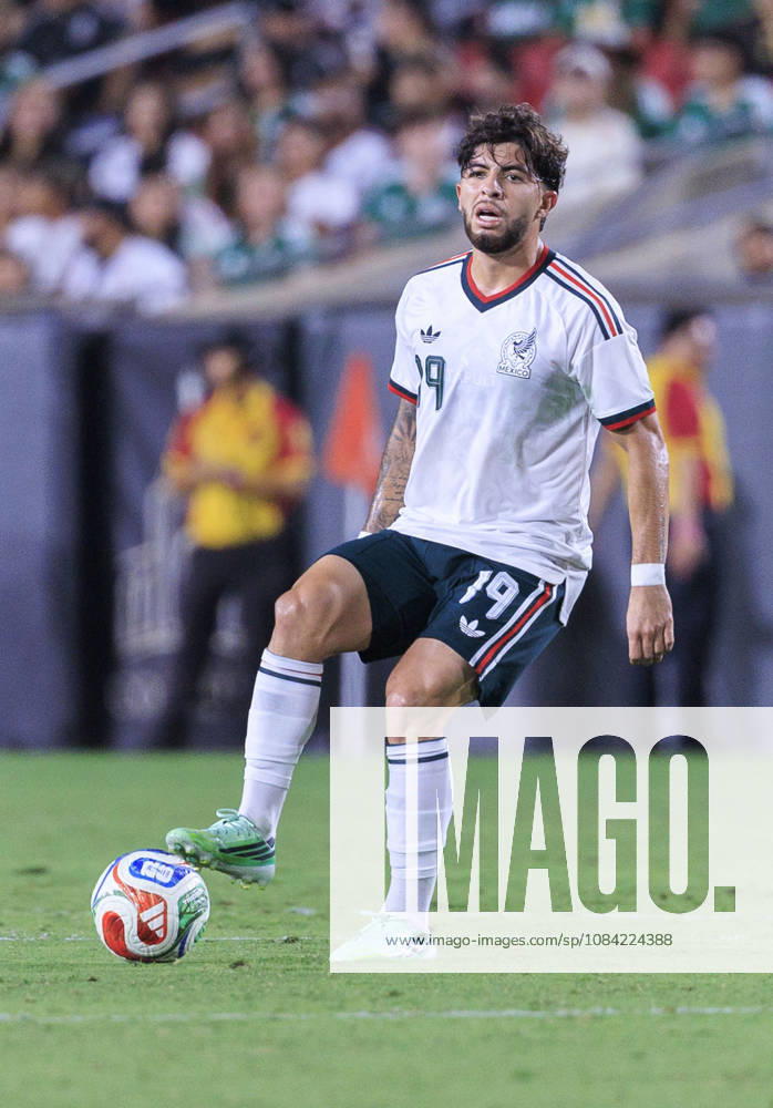 Denzell Garcia 19 of Mexico during an International Friendly, Länderspiel, Nationalmannschaft match against Chile at the Los Angeles Memorial Coliseum on Tuesday October 6, 2026 in Los Angeles, California. Mexico loses to Chile, 0-2. ARIANA RUIZ PI Mexico Vs. Chile - ZUMAp124 20261006_zaa_p124_103
