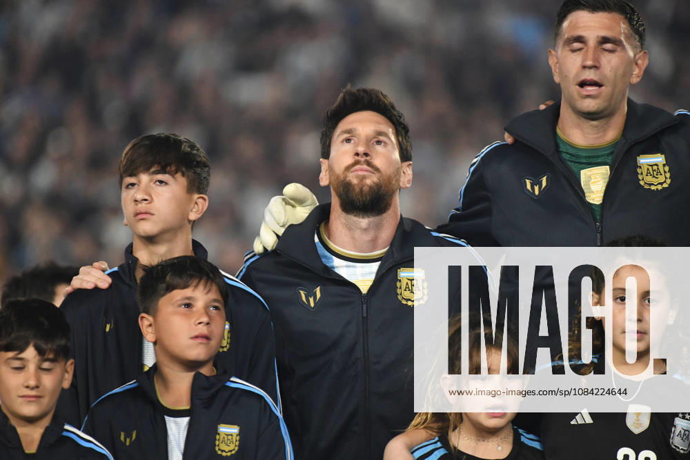 Argentina v Benin - International Friendly, Länderspiel, Nationalmannschaft Lionel Messi and Emiliano Martinez of Argentina attend the national anthem ceremony before the match between Argentina and Benin at Estadio Monumental in Buenos Aires, Argentina, on October 6, 2026. Buenos Aires Buenos Aires Argentina