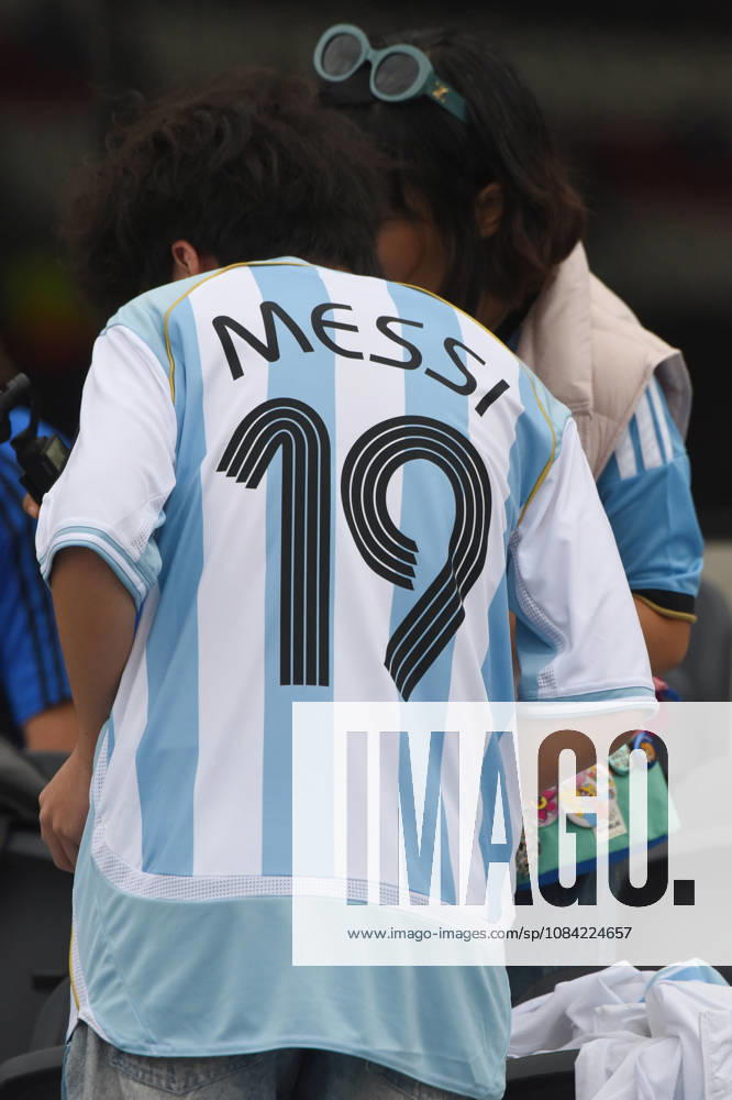 Argentina v Benin - International Friendly, Länderspiel, Nationalmannschaft Fans of Argentina wearing shirts with the name Messi attend the match between Argentina and Benin at Estadio Monumental in Buenos Aires, Argentina, on October 6, 2026. Buenos Aires Buenos Aires Argentina