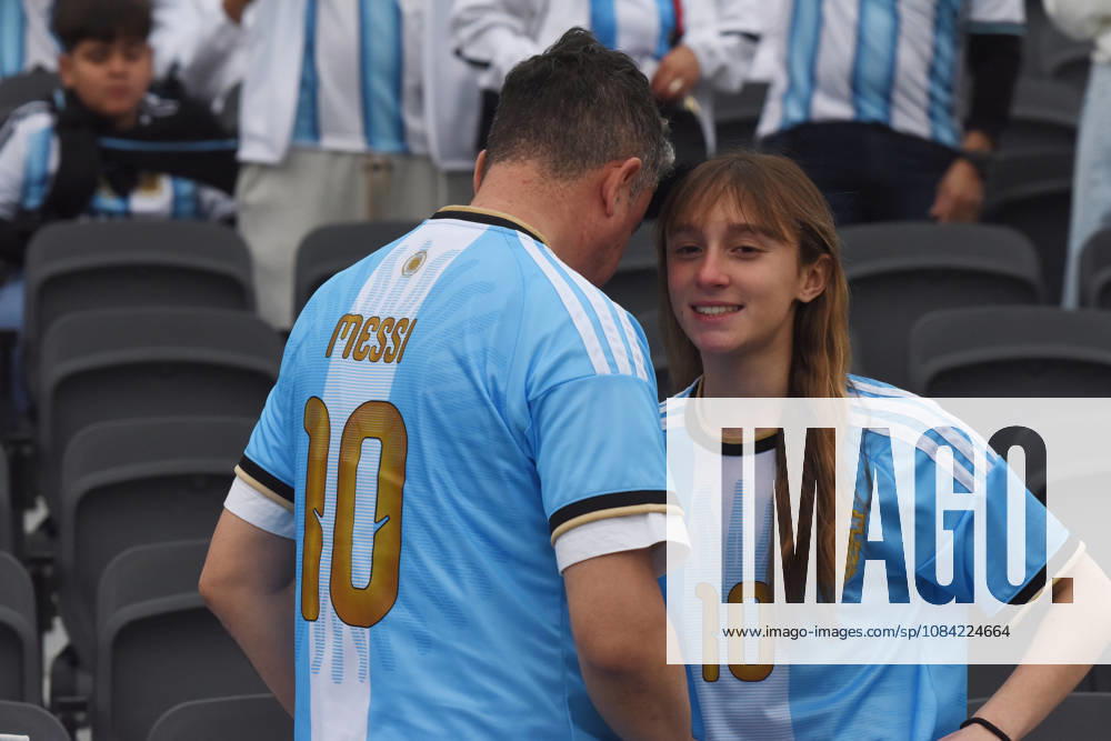 Argentina v Benin - International Friendly, Länderspiel, Nationalmannschaft Fans of Argentina wearing shirts with the name Messi attend the match between Argentina and Benin at Estadio Monumental in Buenos Aires, Argentina, on October 6, 2026. Buenos Aires Buenos Aires Argentina