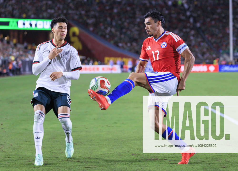 Gabriel Suazo 17 of Chile clears the ball from Jorge Sanchez 2 of Mexico during an International Friendly, Länderspiel, Nationalmannschaft at the Los Angeles Memorial Coliseum on Tuesday October 6, 2026 in Los Angeles, California. Mexico loses to Chile, 0-2. ARIANA RUIZ PI Los Angeles USA - ZUMAp124 20261006_zaa_p124_121
