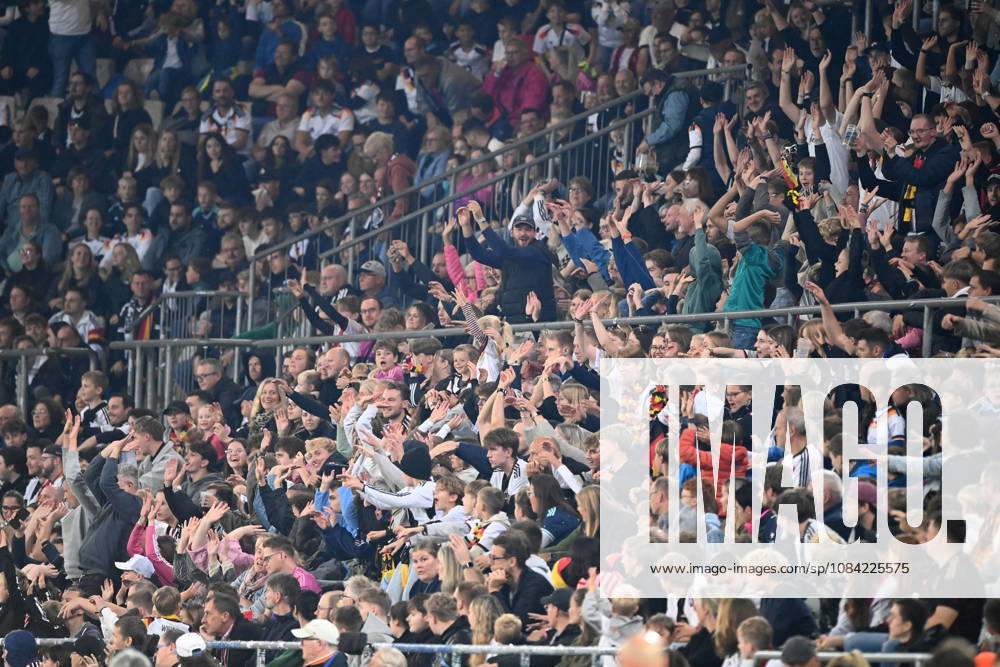 Spectators do the Mexican wave, laola, feature, background image, symbolic photo, cheering, joy, cheers, international soccer match, U21, European Championship qualifier, Germany vs. Georgia 2–0 on October 6, 2026, Schueco Arena, Bielefeld, Â