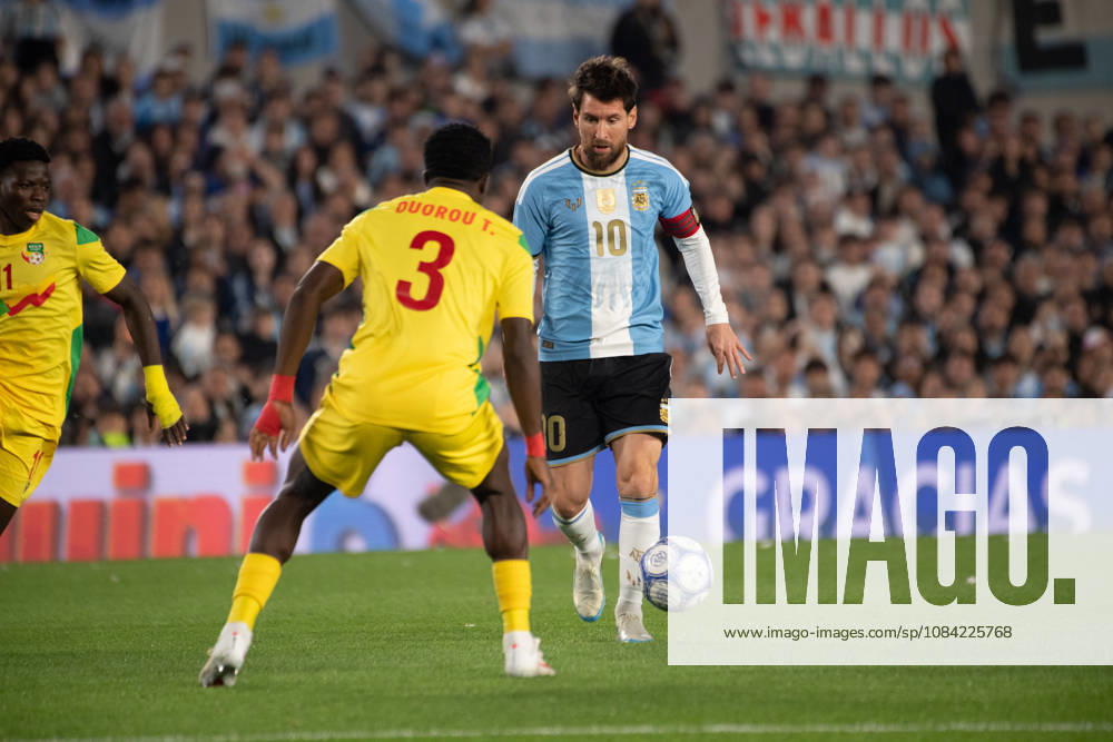 BUENOS AIRES, ARGENTINA - OCTOBER 6:Argentine player Lionel Messi assesses his options against the opponent during an attackduring a friendly match between Argentina and Benin at Estadio Monumental Antonio V. Liberti on October 6, 2026 in Buenos Aires, Argentina.