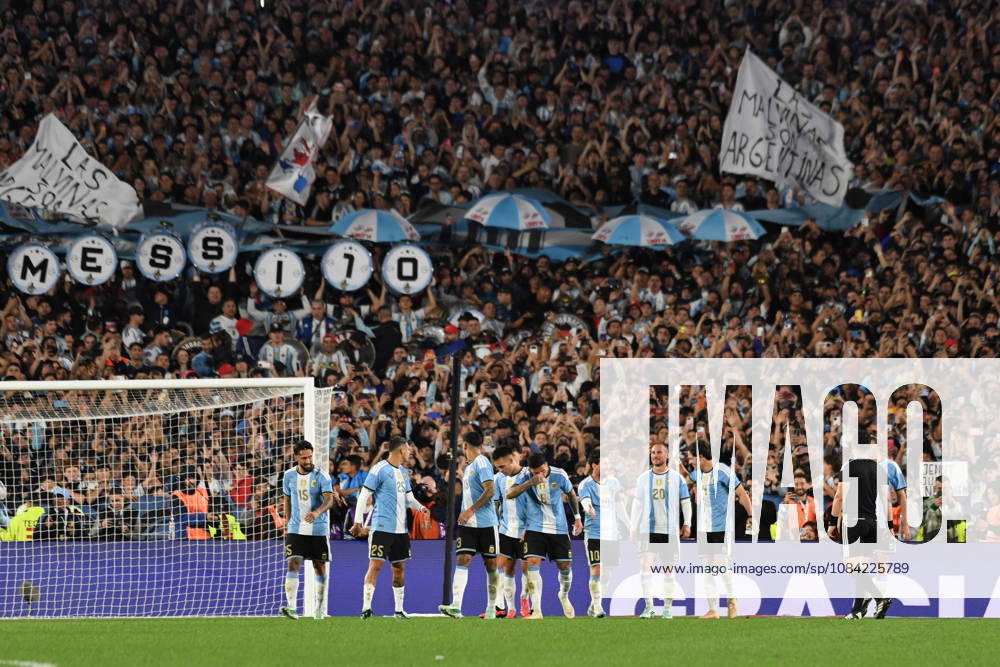 BUENOS AIRES, ARGENTINA 6 OCTOBER: Lionel Messi and the team celebrate the goal that the Argentina number 10 has just scored from the penalty spot during a friendly match between Argentina and Benin at the Estadio Monumental Antonio V. Liberti on 6 October 2026 in Buenos Aires, Argentina.