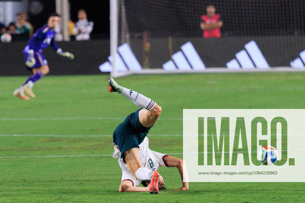Alvaro Fidalgo 8 of Mexico goes down after a foul during an International Friendly, Länderspiel, Nationalmannschaft match against Chile at Los Angeles Memorial Coliseum on Tuesday, October 6, 2026, in Los Angeles, California. Mexico loses to Chile, 0-2. JAVIER ROJAS PI Mexico Vs. Peru - ZUMAp124 20261006_zaa_p124_135