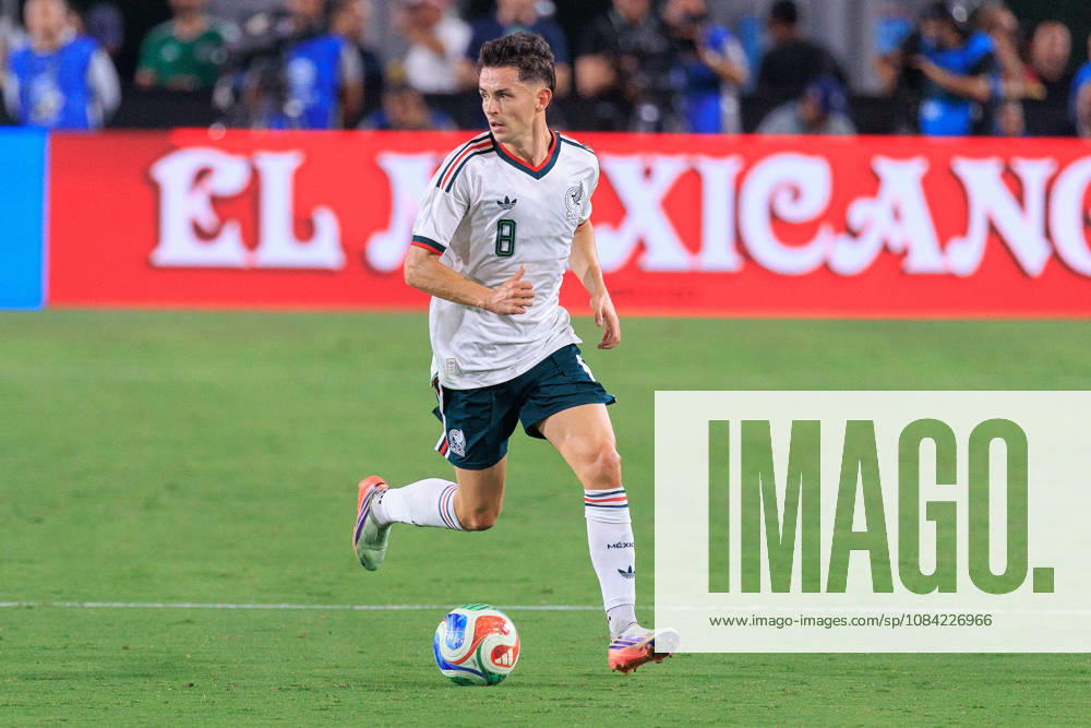 Alvaro Fidalgo 8 of Mexico during an International Friendly, Länderspiel, Nationalmannschaft match against Chile at Los Angeles Memorial Coliseum on Tuesday, October 6, 2026, in Los Angeles, California. Mexico loses to Chile, 0-2. JAVIER ROJAS PI Mexico Vs. Peru - ZUMAp124 20261006_zaa_p124_136