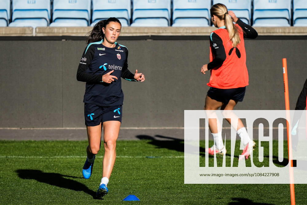 The women s national soccer team is preparing for the World Cup qualifiers Oslo, October 7, 2026 Ingrid Syrstad Engen during a training session at Ullevaal Stadium, for the World Cup qualifier against Romania. The matches will be played on October 9 at Arcul de Triumf Stadium in Bucharest and on October 13 at Ullevaal Stadium in Oslo. Photo: Beate Oma Dahle, NTB, Oslo, Norway. . RESTRICTED USE FOR BETTING COMPANIES.
