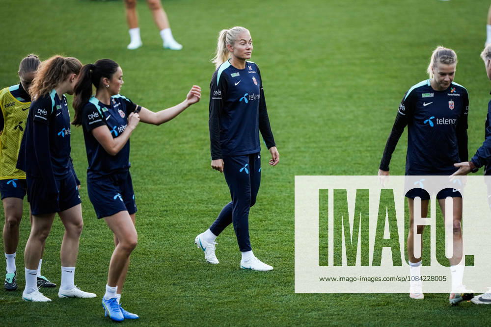 Women s National Soccer Team Prepares for World Cup Qualification Oslo, October 7, 2026: Guro Bergsvand during a training session at Ullevaal Stadium, before the World Cup qualifier against Romania. The matches will be played on October 9 at Arcul de Triumf Stadium in Bucharest and on October 13 at Ullevaal Stadium in Oslo. Photo: Beate Oma Dahle, NTB, Oslo, Norway. . RESTRICTED USE FOR BETTING COMPANIES.