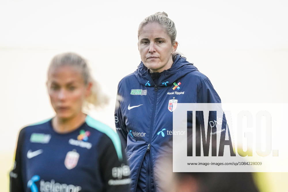 Women s National Soccer Team Prepares for World Cup Qualifiers Oslo, October 7, 2026 National team manager Gemma Grainger during a training session at Ullevaal Stadium, ahead of the World Cup qualifier against Romania. The matches will be played on October 9 at Arcul de Triumf Stadium in Bucharest and on October 13 at Ullevaal Stadium in Oslo. Photo: Beate Oma Dahle, NTB, Oslo, Norway. . RESTRICTED USE FOR BETTING COMPANIES.