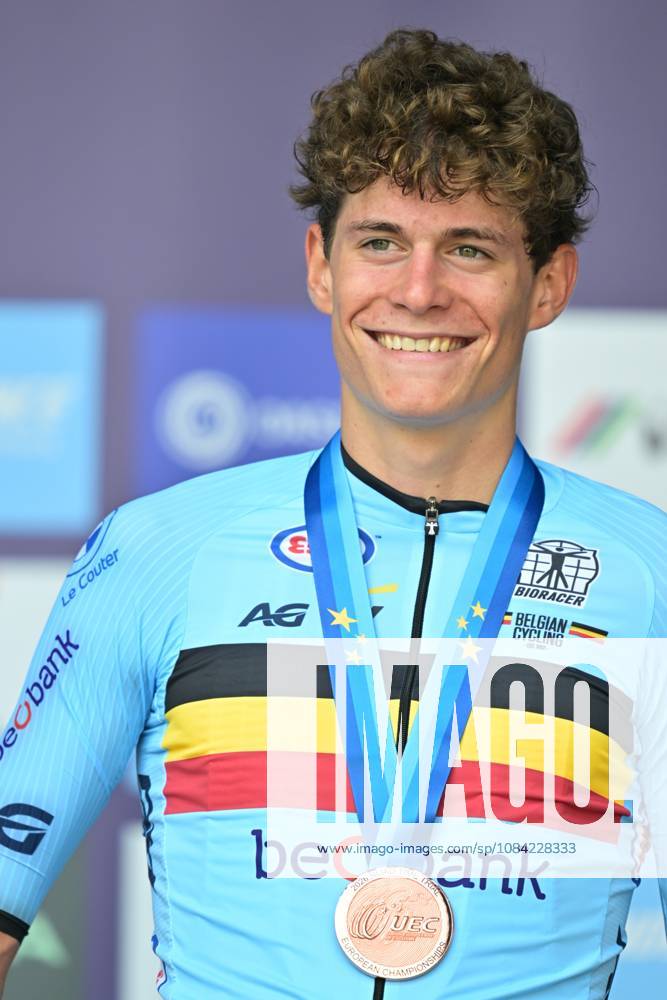 Belgium s Vic De Smet , winner of the bronze medal celebrates on the podium of the Men Junior Individual Time Trial race (22km) at the cycling UEC Road European Championships, in Ljubljana, Slovenia, on Wednesday 7 October 2026. The UEC Road European Championships are taking place from 02 to 07 October in Ljubljana, Slovenia. DAVIDxPINTENS x189037985x