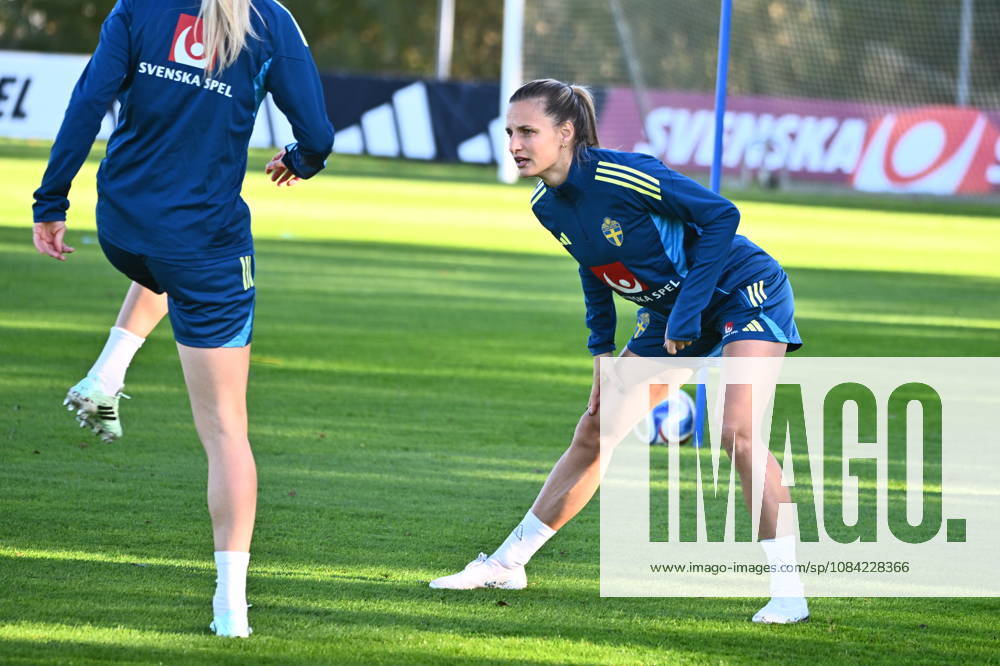 — Amanda Ilestedt, Nathalie Björn, Evelyn Ijeh, and Hanna Bennison as the women’s national team trains at Bosön ahead of the playoff for the 2027 World Cup. STOCKHOLM, SWEDEN