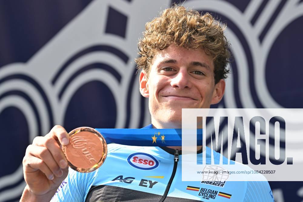 Belgium s Vic De Smet , winner of the bronze medal celebrates on the podium of the Men Junior Individual Time Trial race (22km) at the cycling UEC Road European Championships, in Ljubljana, Slovenia, on Wednesday 7 October 2026. The UEC Road European Championships are taking place from 02 to 07 October in Ljubljana, Slovenia. DAVIDxPINTENS x189038100x