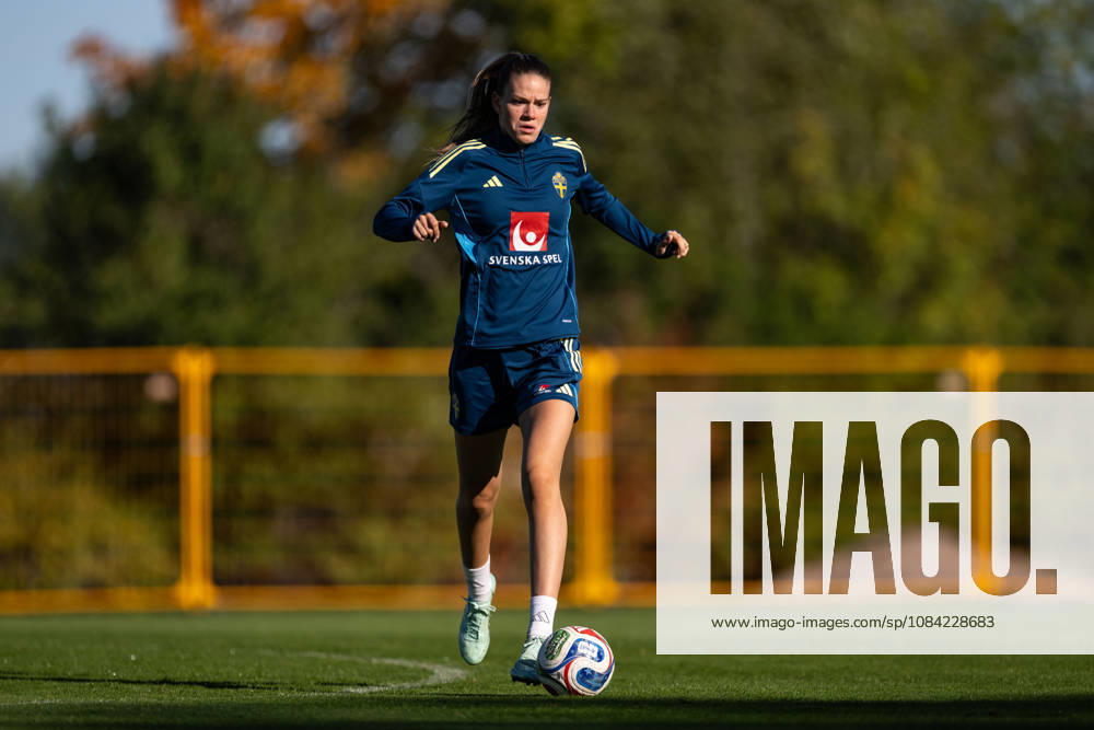 Bella Andersson of the Swedish women’s national soccer team during a training session on October 7, 2026 in Stockholm. Photo by Emma Wallskog, BILDBYRAN, code EW EW0716: soccer, football, fotball, World Cup qualifiers, FIFA Women’s World Cup qualifiers, training, Sweden, women’s soccer, BBENG