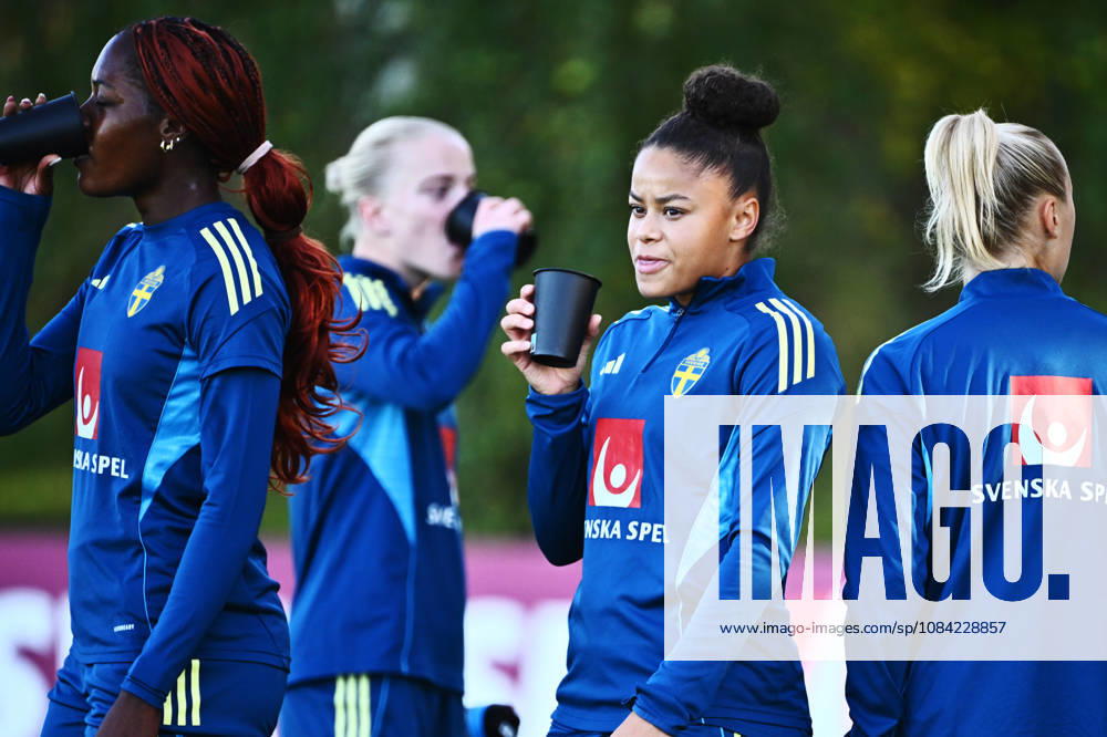 Felicia Schröder as the women s national team trains at Bosön ahead of the playoff for the 2027 World Cup STOCKHOLM, SWEDEN