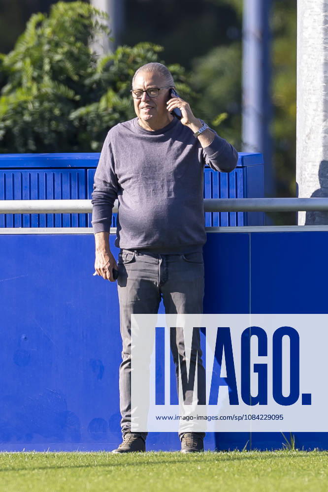 Soccer, FC Schalke 04 practice, Scout Manfred Manni Dubski, FC Schalke 04, Gelsenkirchen, FC Schalke 04 training facility, North Rhine-Westphalia, Germany, xRHR, PHOTO YYx