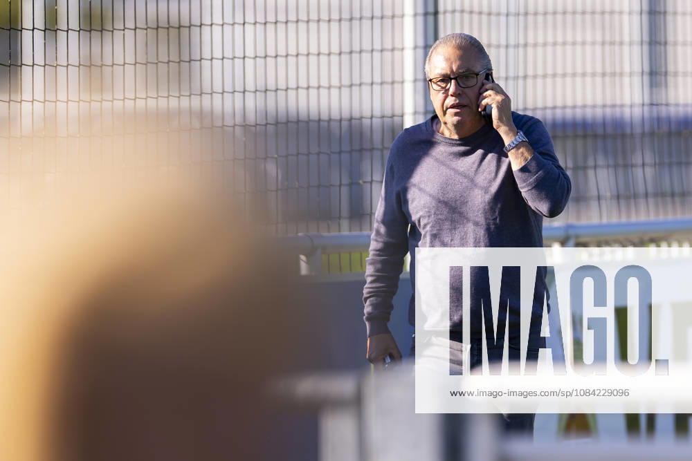 Soccer, FC Schalke 04 practice, Scout Manfred Manni Dubski, FC Schalke 04, Gelsenkirchen, FC Schalke 04 training facility, North Rhine-Westphalia, Germany, xRHR, PHOTO YYx