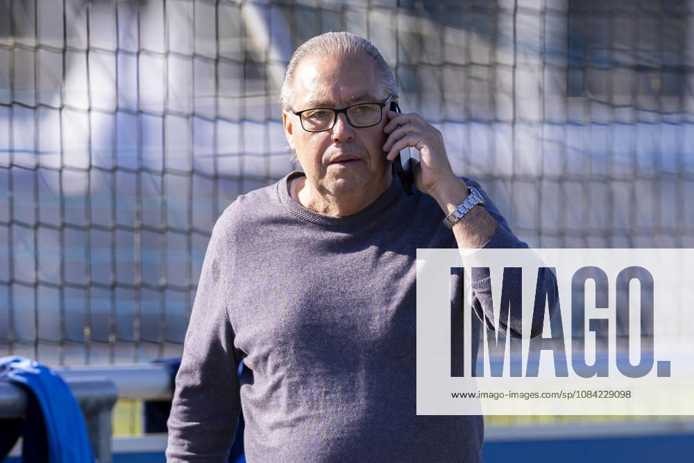 Soccer, FC Schalke 04 practice, Scout Manfred Manni Dubski, FC Schalke 04, Gelsenkirchen, FC Schalke 04 training facility, North Rhine-Westphalia, Germany, xRHR, PHOTO YYx