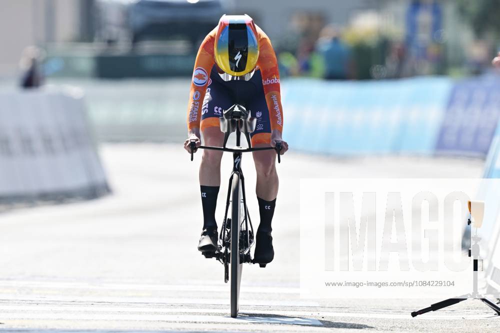 Netherlands Nienke Vinke crosses the finish line to win the Women U23 Individual Time Trial race (22km) at the cycling UEC Road European Championships, in Ljubljana, Slovenia, on Wednesday 7 October 2026. The UEC Road European Championships are taking place from 02 to 07 October in Ljubljana, Slovenia. DAVIDxPINTENS x189039414x