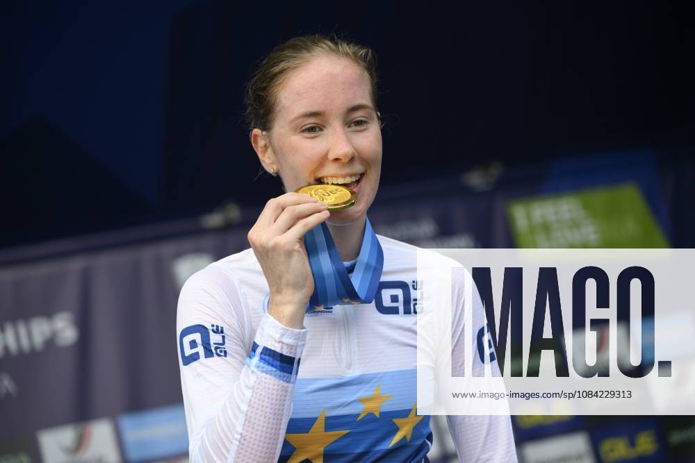 UEC 2026 Road European Championships Ljubljana 07 10 2026 SENCUR, SLOVENIA - OCTOBER 07 : gold medal Vinke Nienke (NED) pictured during the podium ceremony of the Individual Time Trial Women Under 23 at the 2026 UEC Road European Championships. An UCI Continental Championships time trial cycling race with start and finish in Sencur on October 7, 2026 in Sencur, Slovenia, 07 10 2026 Sencur Slovenia