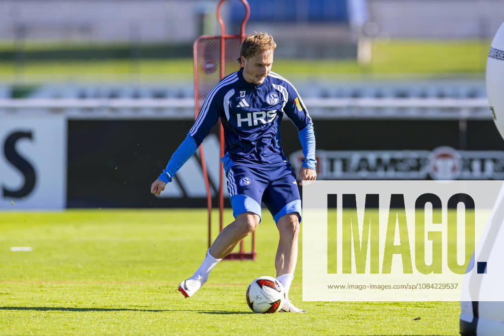 Soccer, FC Schalke 04 practice Finn Porath FC Schalke 04 Gelsenkirchen FC Schalke 04 training facility NRW Germany xRHR PHOTO YYx