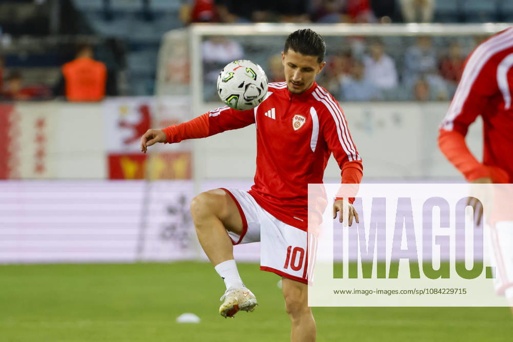 Enis Bardhi, North Macedonia, No. 10, warming up before kickoff, Switzerland, UEFA, Nations League, Matchday 4, Switzerland vs. North Macedonia, October 6, 2026, Lucerne Swissporarena, Switzerland