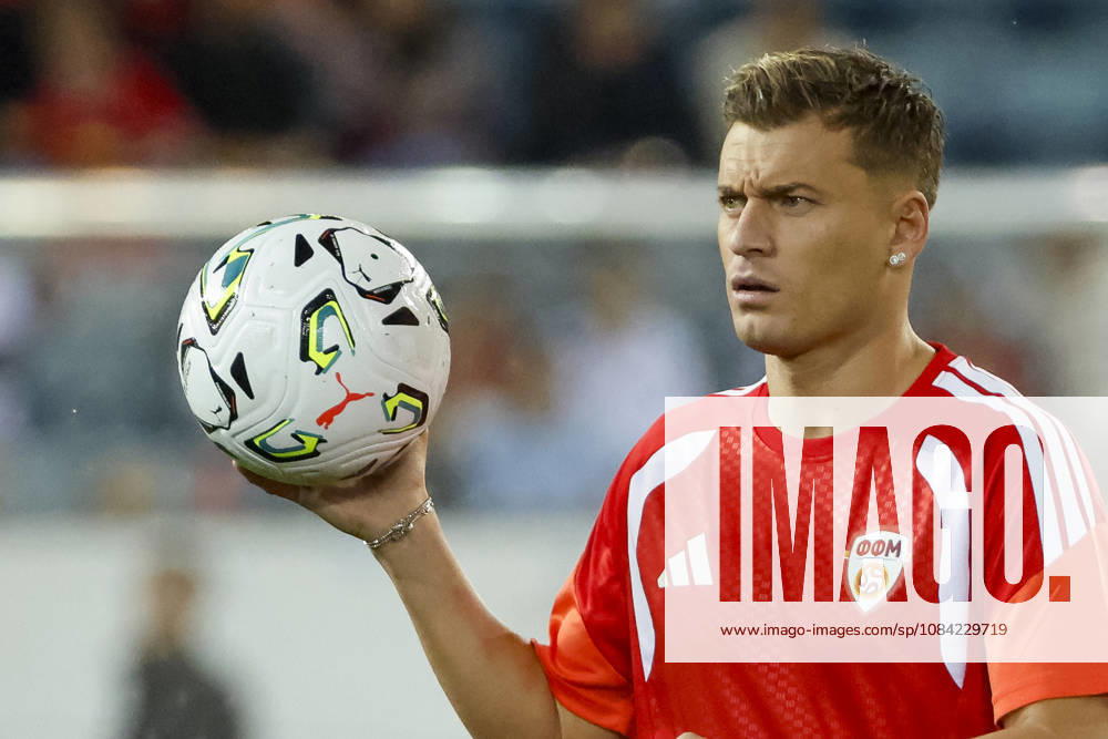 Ezgjan Alioski, North Macedonia, No. 8, warming up before kickoff, Switzerland, UEFA, Nations League, Matchday 4, Switzerland vs. North Macedonia, October 6, 2026, Swissporarena, Lucerne, Switzerland
