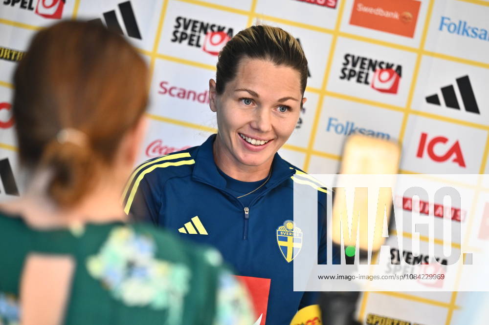 STOCKHOLM, SWEDEN, October 7, 2026: Amanda Nildén at a press conference following the women’s national team’s training session at Bosön ahead of the 2027 World Cup playoff. STOCKHOLM, SWEDEN