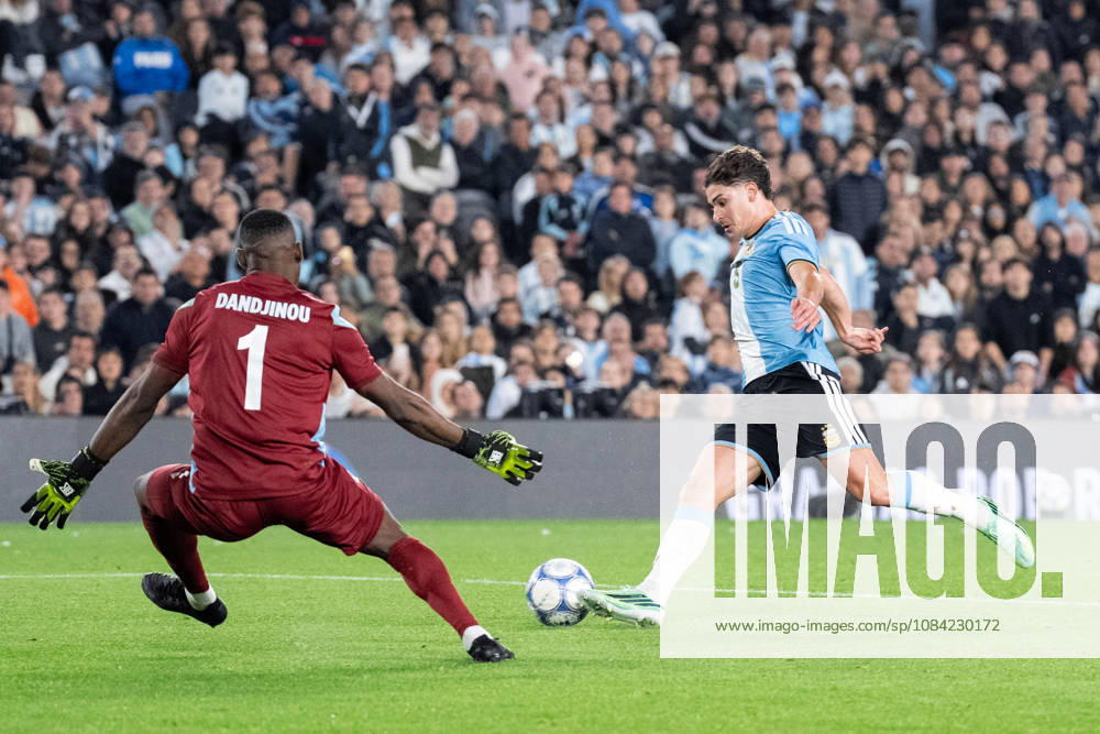 Julian Alvarez of Argentina (R) runs with the ball under pressure from Marcel Dandjinou of Benin (L) during the International Friendly, Länderspiel, Nationalmannschaft football match between Argentina and Benin at the Estadio Monumental Antonio V. Liberti on October 6, 2026, in Buenos Aires, Argentina. Richard Callis Fotoarena (Richard Callis SPP)