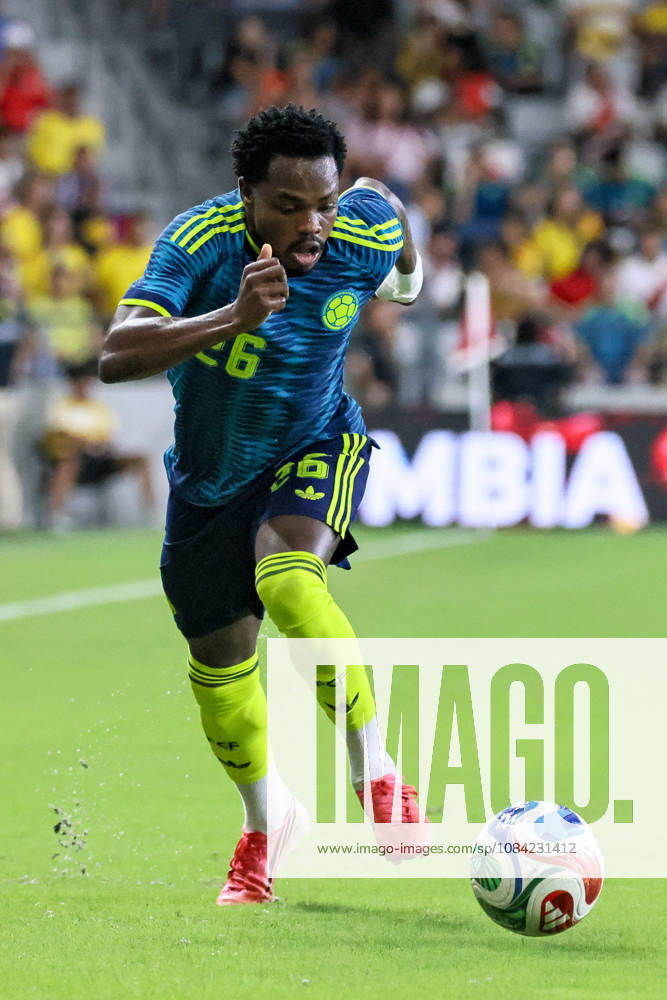 MIAMI, FL - OCTOBER 06: Carlos Andres Gomez 26 of Colombia controls a ball during an International Friendly, Länderspiel, Nationalmannschaft soccer match between Colombia and Peru at NU Stadium on October 06, 2026 in Miami, Florida.(Photo by Chris Arjoon Icon Sportswire) SOCCER: OCT 06 Colombia vs Peru Icon2610060000063
