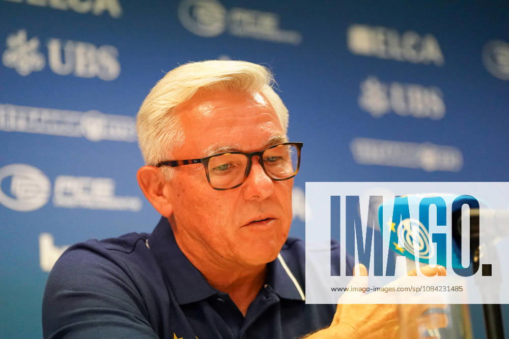 Switzerland, Zurich Soccer Grasshopper Club Zurich Introduction of Head Coach Olaf Janßen Press Conference Zurich Facial expressions, emotions, press conference, media