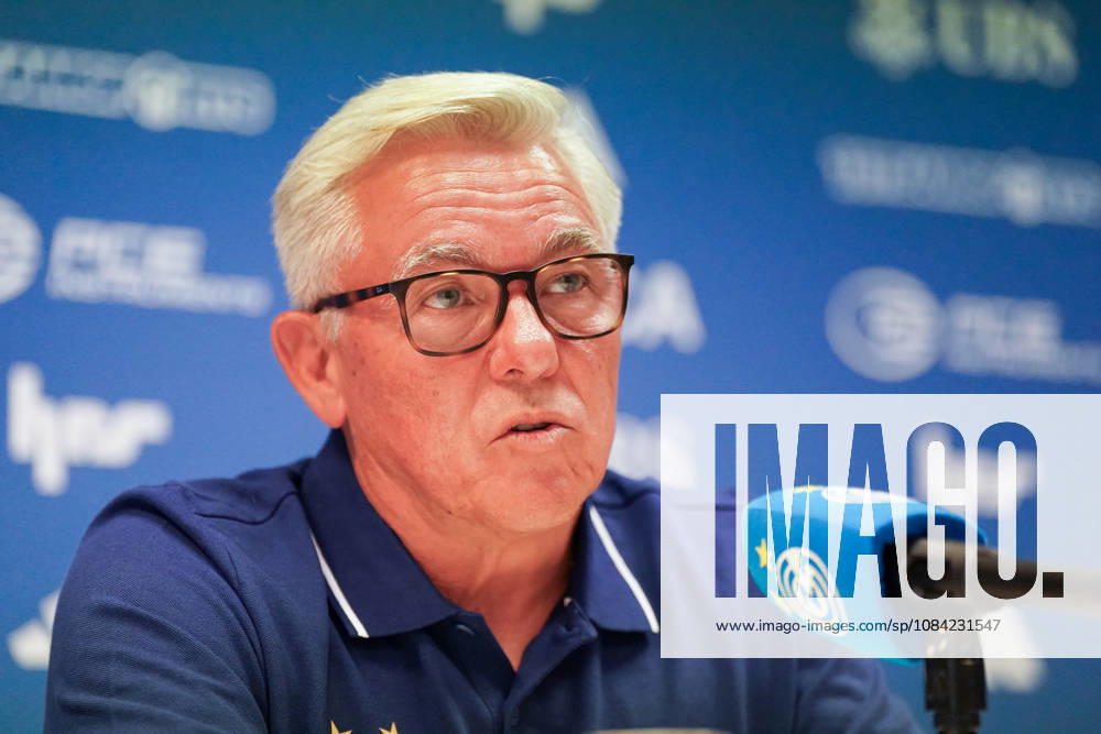 Switzerland, Zurich Soccer Grasshopper Club Zurich Introduction of Head Coach Olaf Janßen Press Conference Zurich Facial expressions, emotions, press conference, media